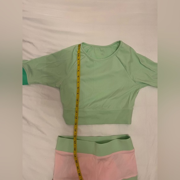 Fabletics two piece athletic set, watermelon - Picture 4 of 6